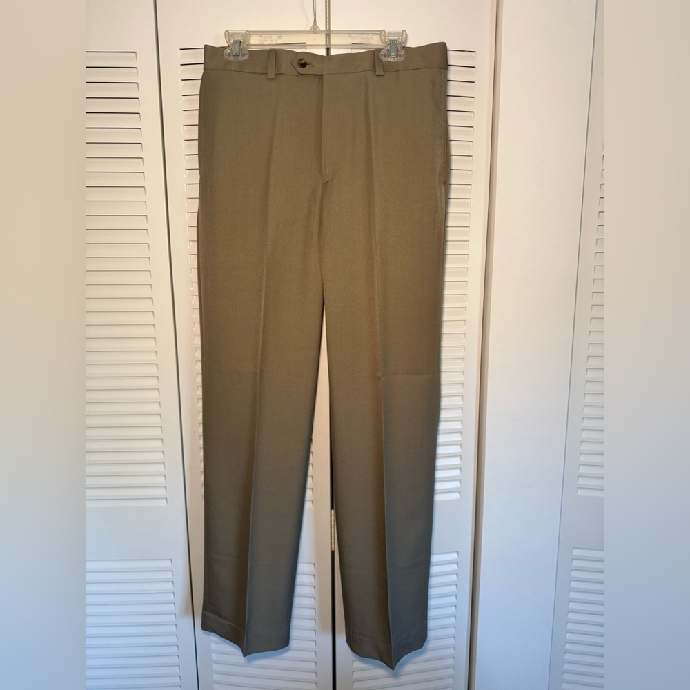 Roundtree & Yorke Men's Khaki Dress Pants 32x32